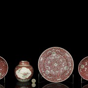 Three plates and a small jar of Asian porcelain “ famille rose”, 20th century