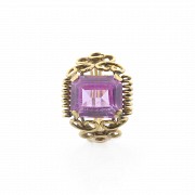 18k Yellow gold ring with pink stone