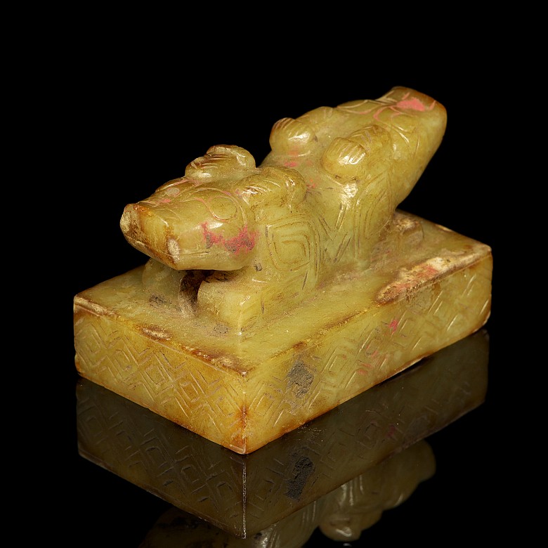 Yellow jade seal “Double mythical beast” Western Zhou dynasty - 1