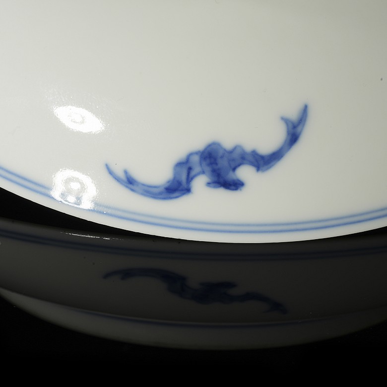 Glazed porcelain plate ‘The three friends of winter and dragon’, with Guangxu mark