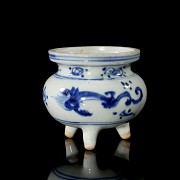 Blue-and-white ceramic censer ‘Dragon’ Qing dynasty