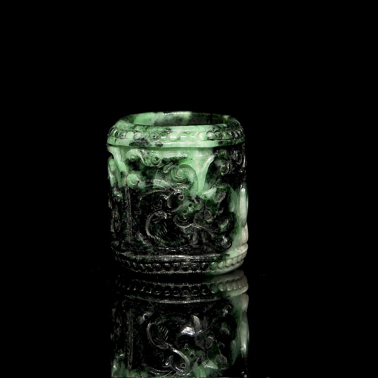 Natural jadeite archer ring, Qing dynasty