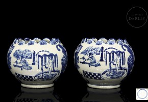 Pair of porcelain vessels “Palace scenes”, 20th century