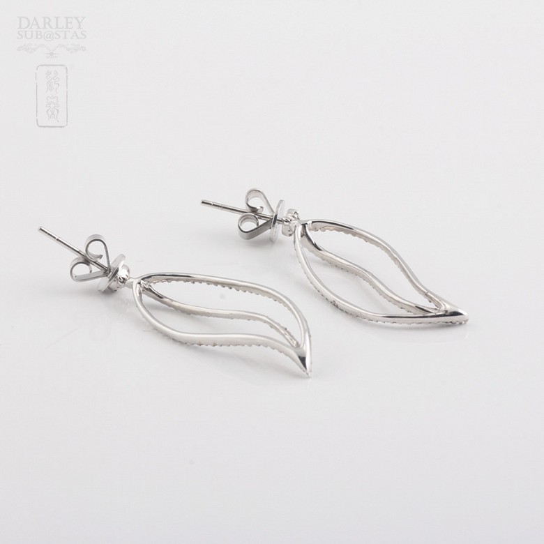 Pair of earrings in 18k white gold and diamonds.