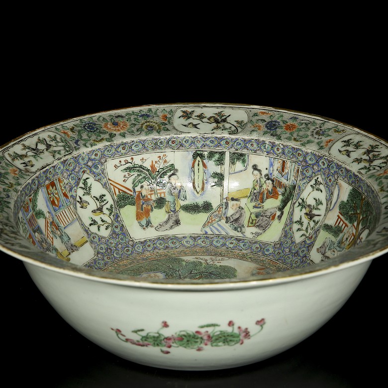 Large porcelain bowl ‘Palace Scenes’, Qing dynasty