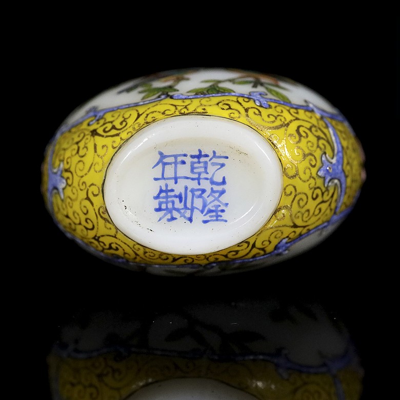 An enameled snuff bottle, with Qianlong mark