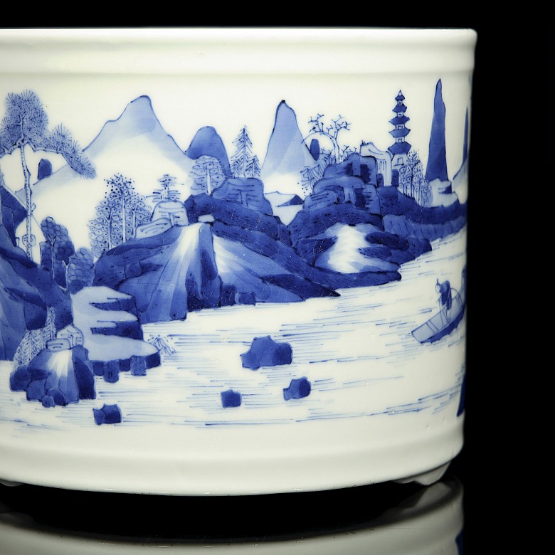 Brush container, blue and white, Qing dynasty