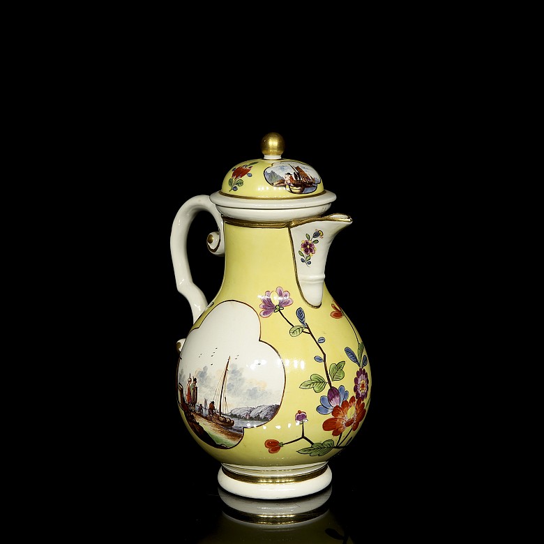 Tetera de porcelana amarilla estilo Meissen, s. XX