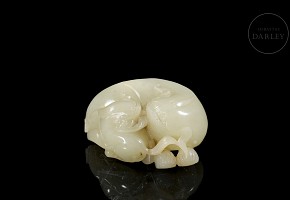 White jade figurine ‘Beast and its calf’, Qing dynasty