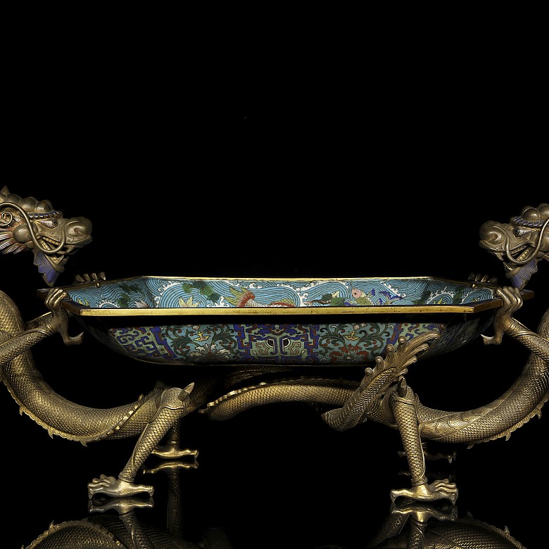 Large bronze and cloisonné “Dragons” centerpiece, Qing dynasty