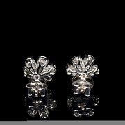 Earrings ‘Flower’ in 18 kt white gold and diamonds