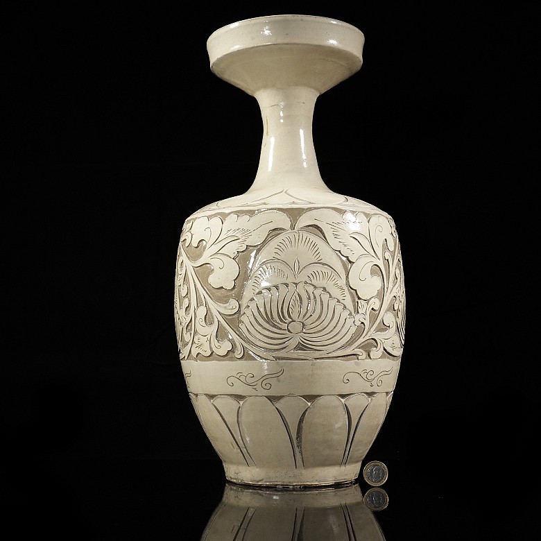 Ceramic ‘Baisha’ vase, Song dynasty