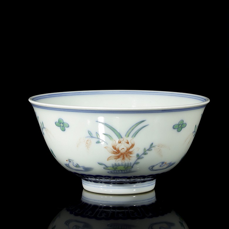 Chinese bowl with lotus flowers, Qianlong mark