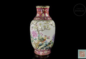 Famille rose vase ‘Garden with Birds’, Qing dynasty, with Qianlong mark