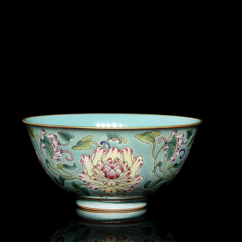 Porcelain enamelled bowl ‘Peonies’, with Yongzheng seal