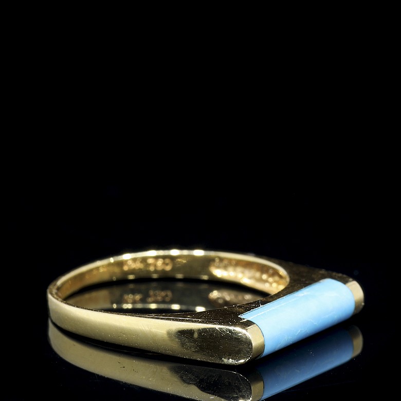 Yellow gold ring with turquoise