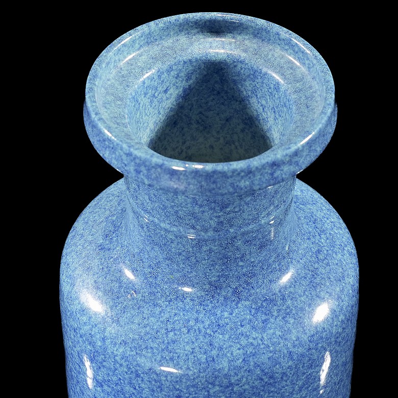 Blue-glazed porcelain vase, Qing dynasty