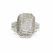 18k white gold ring with diamonds