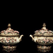 Capodimonte porcelain ‘Pair of soup tureens’, 20th century