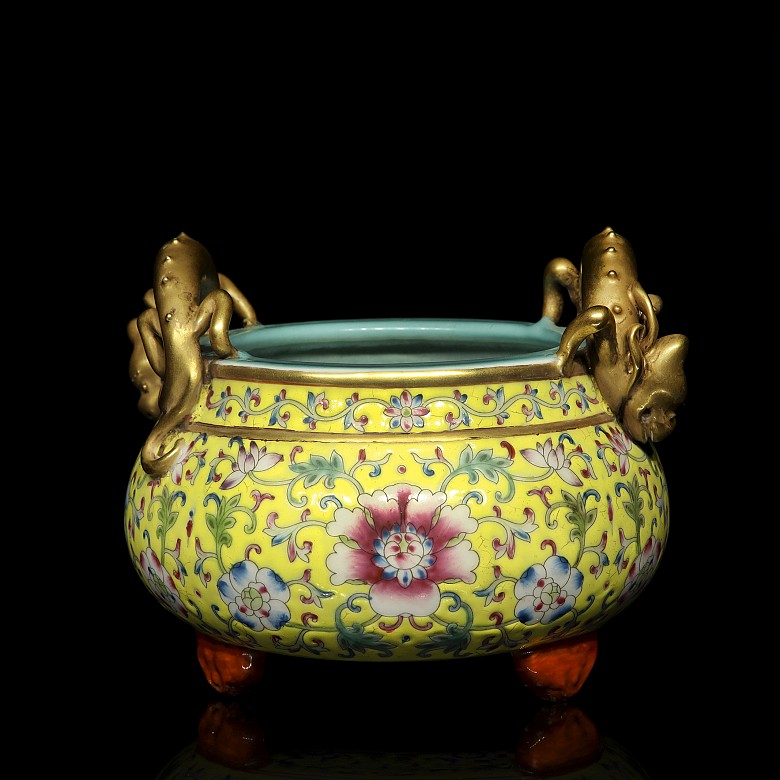 Censer with yellow background and dragons, 20th century