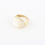 ring Natural mother of pearl  in 18k yellow gold