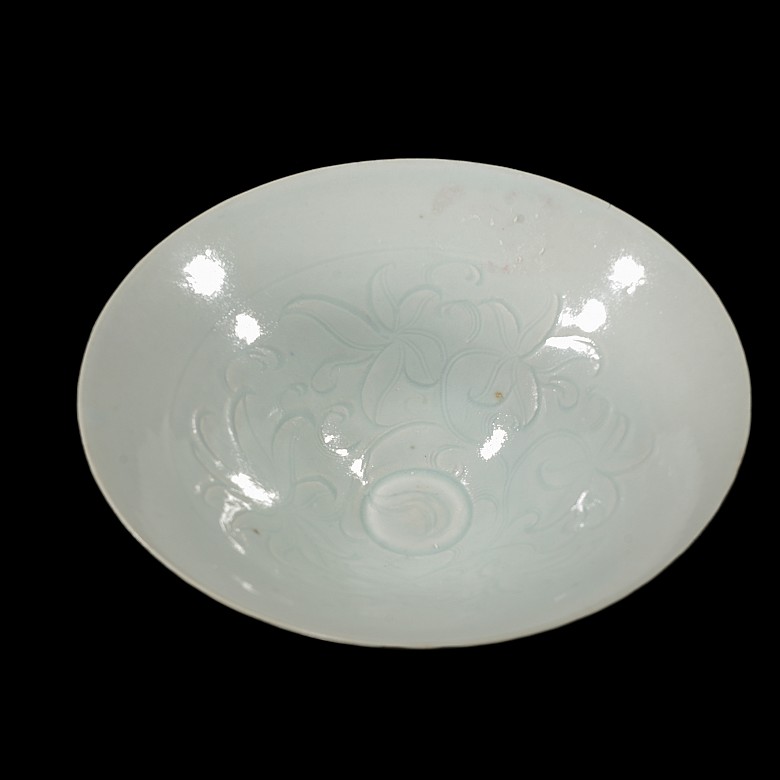 Celadon glazed ceramic bowl ‘Lotuses’, Song style