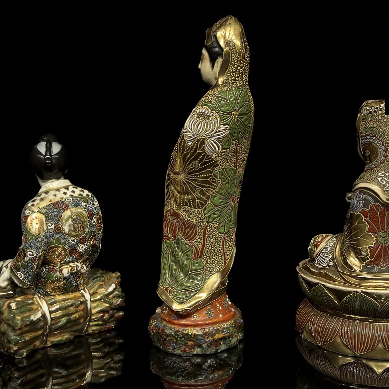 Tres figuras de porcelana Satsuma, Japón,  S.XIX - XX