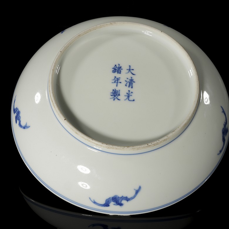 Glazed porcelain plate ‘The three friends of winter and dragon’, with Guangxu mark