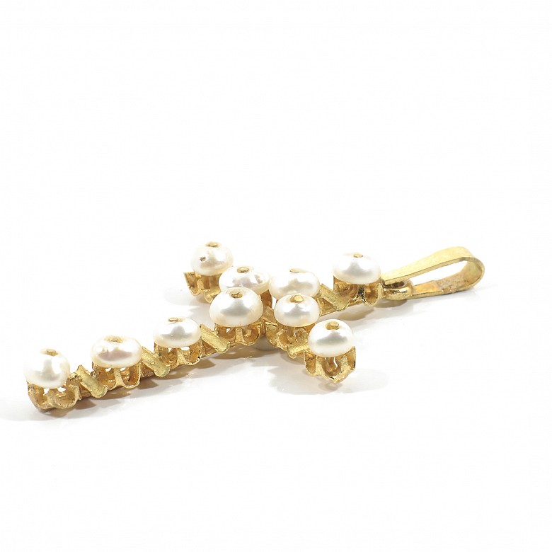 Cross in 18k yellow gold and ten pearls