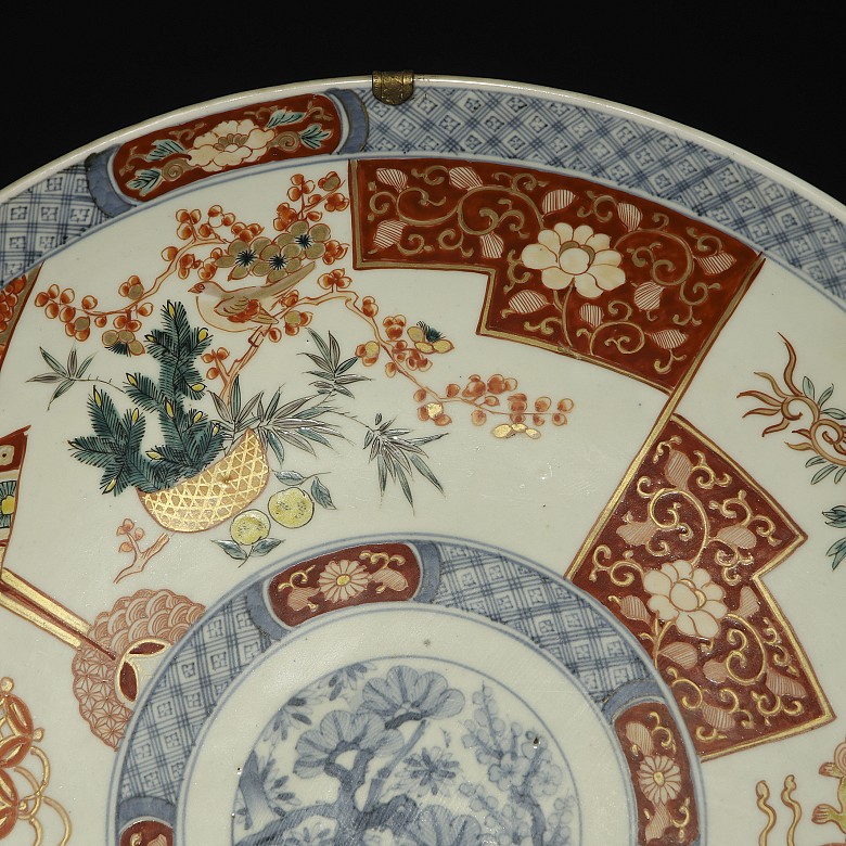 Japanese Imari porcelain dish, late 19th century