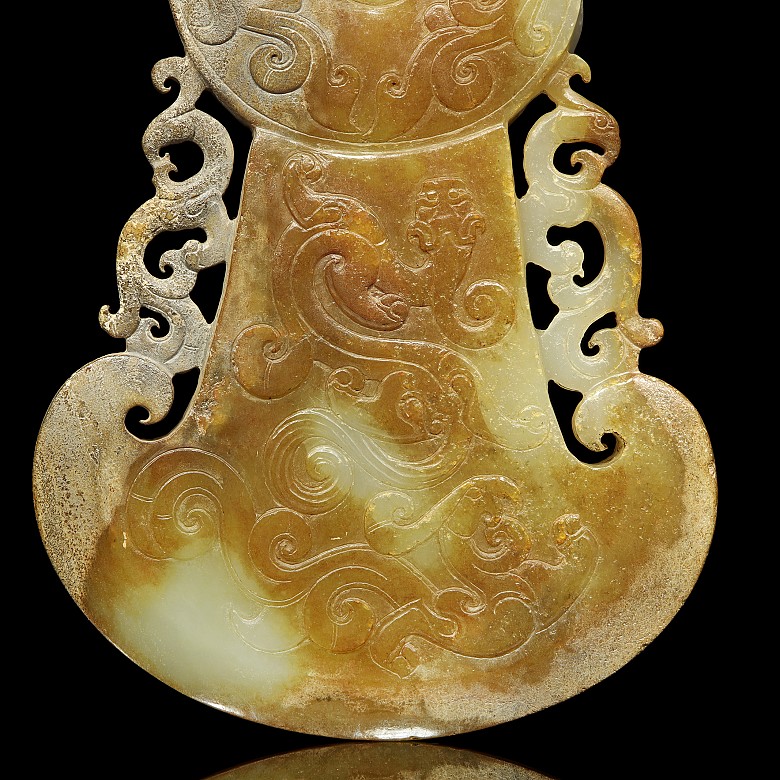 Carved jade plaque “Dragons and phoenix”, Western Han dynasty