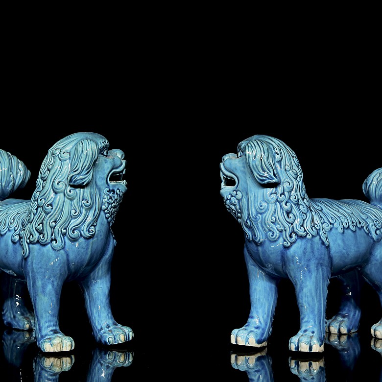 Pair of glazed porcelain foo lions, Qing dynasty