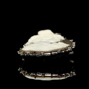 Cameo brooch mounted in white gold