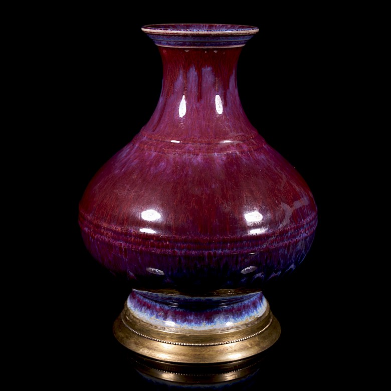 Ceramic vase with “flambé” glaze, Qing dynasty