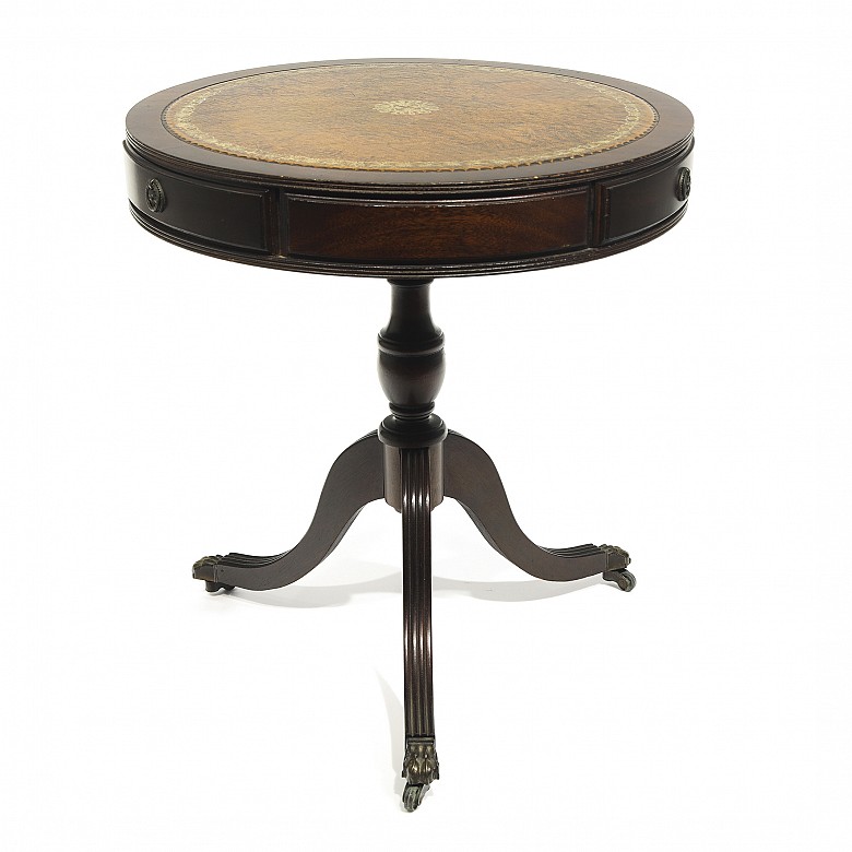 Round game table, English style, 20th century