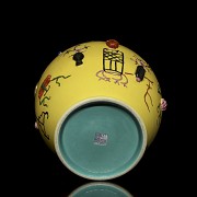 Porcelain vase ‘Famille Jaune Rouleau’, with Qianlong Seal