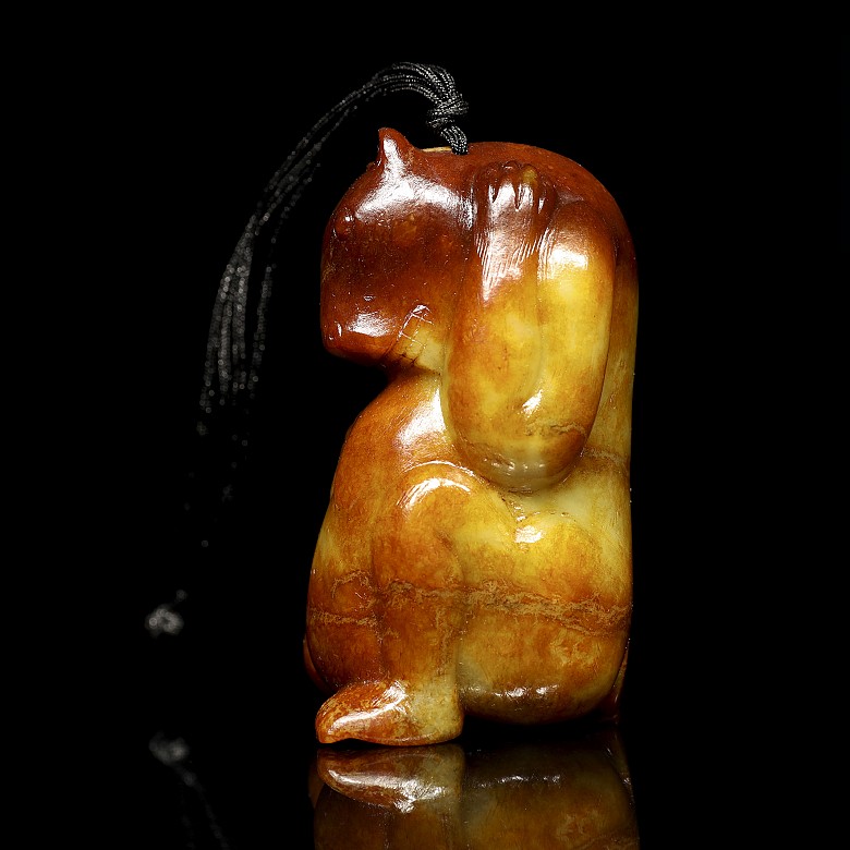 Bear jade figure, Tang dynasty