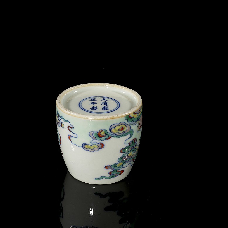 Small water container ‘Doucai’, with Yongzheng brand name