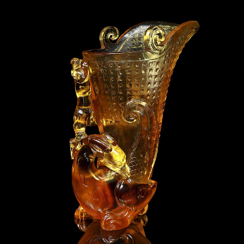 Amber glass cup, Han Dynasty (206 b.C - 220 a.C)