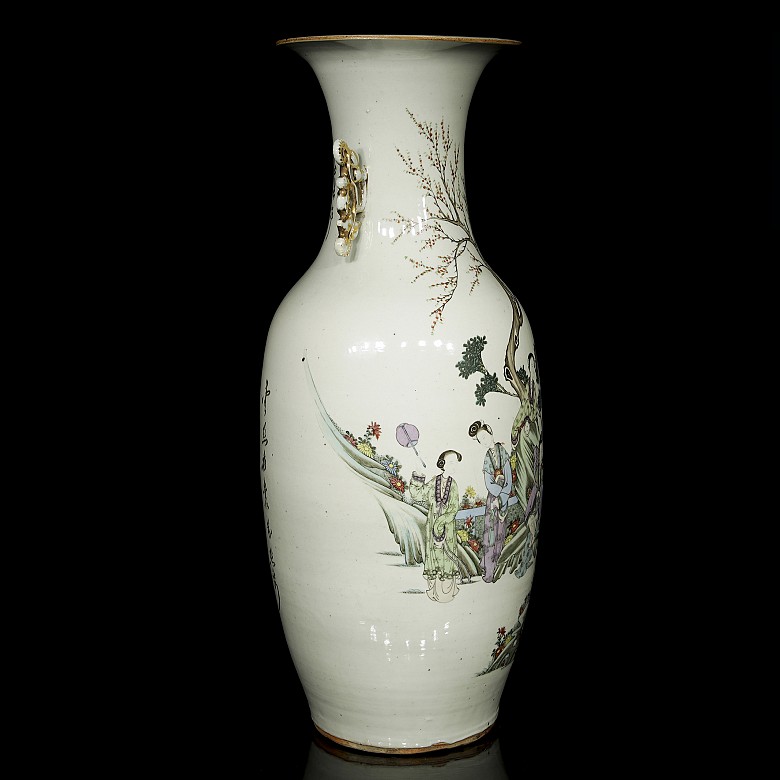 Porcelain vase ‘Ladies in the garden’, 19th century