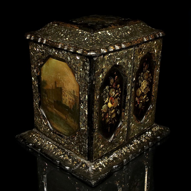 Jewelry box inlaid with mother-of-pearl, Asia, 19th century