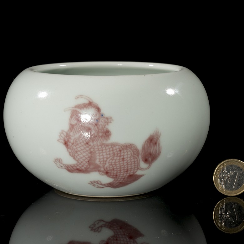 Ceramic-glazed ‘Dragon’ brush container, Qing dynasty