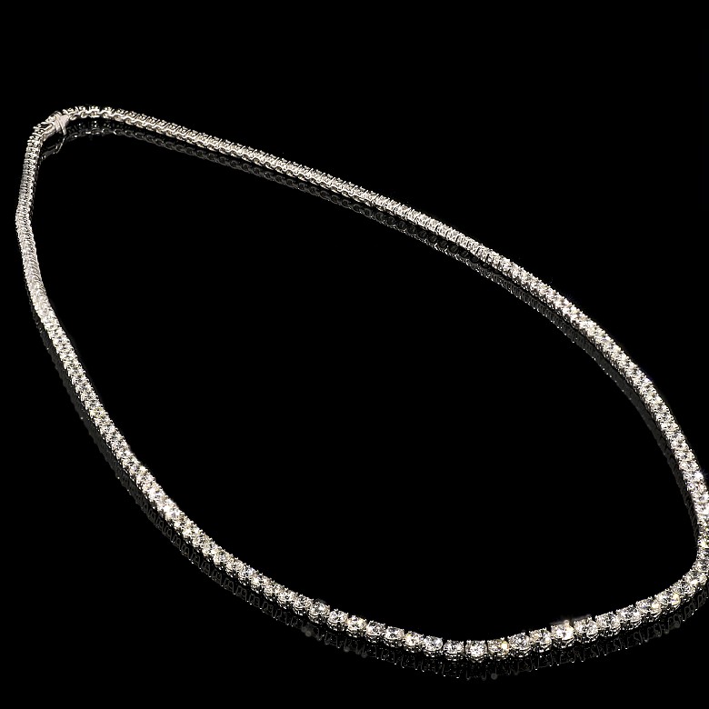 Collar-rivière en oro blanco 18 k y diamantes, en total 11,39 ct