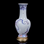 Blue and red enamelled porcelain ‘Dragon’ vase, Qing dynasty