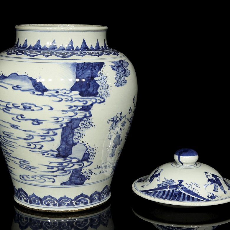 Blue and white porcelain tibor “Scenes in garden”, Qing Dynasty