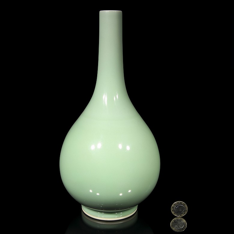 Green glazed porcelain vase, 20th century