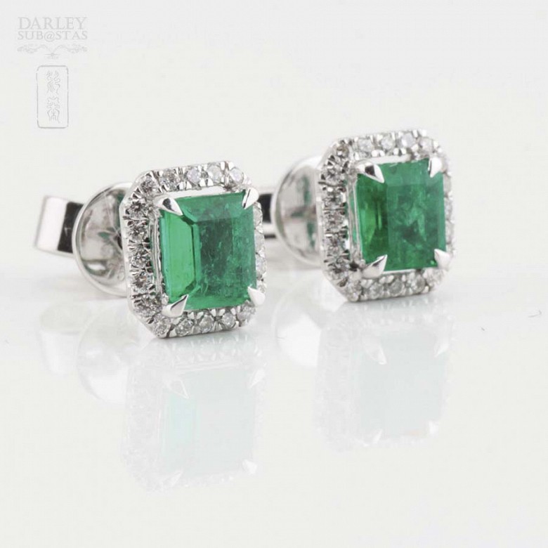 Earrings in 18k gold, brilliant and Colombian emerald