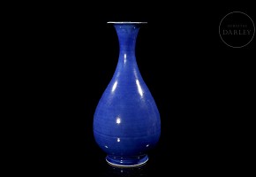 Blue enamelled porcelain vase ‘Ji’, Qing dynasty