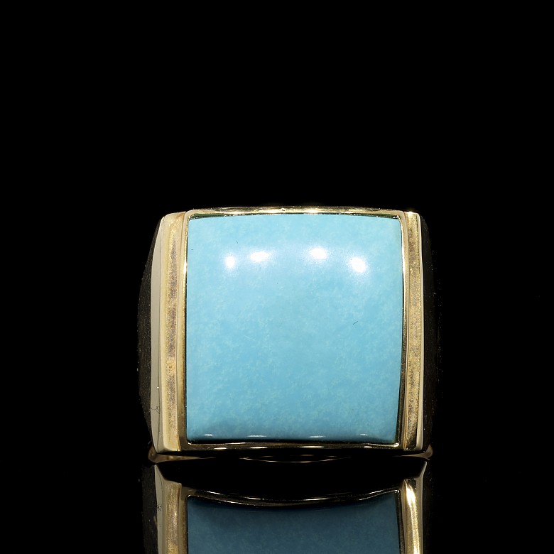 Yellow gold ring with turquoise