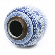 Blue and white porcelain tibor, 19th century